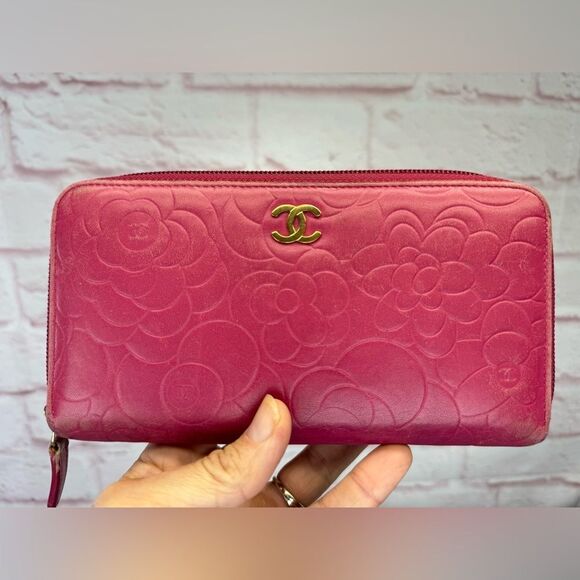 Chanel Camelia Embossed Pink Leather Zippy Wallet - Picture 1 of 15